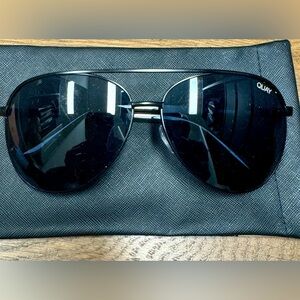 Quay Vivienne Glasses w/ Case, EUC